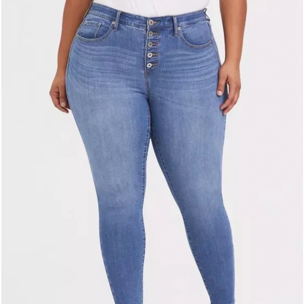 Torrid sky High-Rise Stretch Jeans in Medium Blue